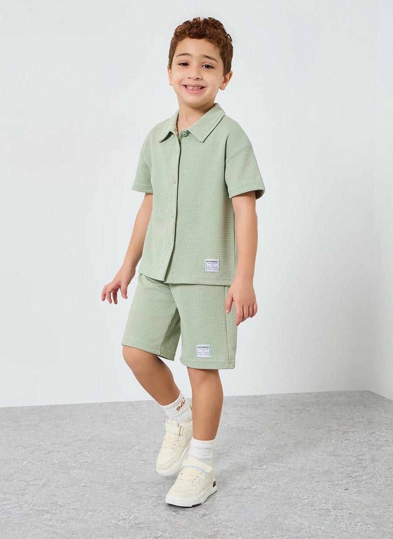 ستايلي مجموعة من شورت وقميص محبوك بنمط وافل - Image 1